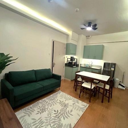 Pioneer Woodlands Acomodação com café da manhã Mandaluyong Exterior foto