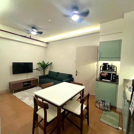 Pioneer Woodlands Acomodação com café da manhã Mandaluyong Exterior foto