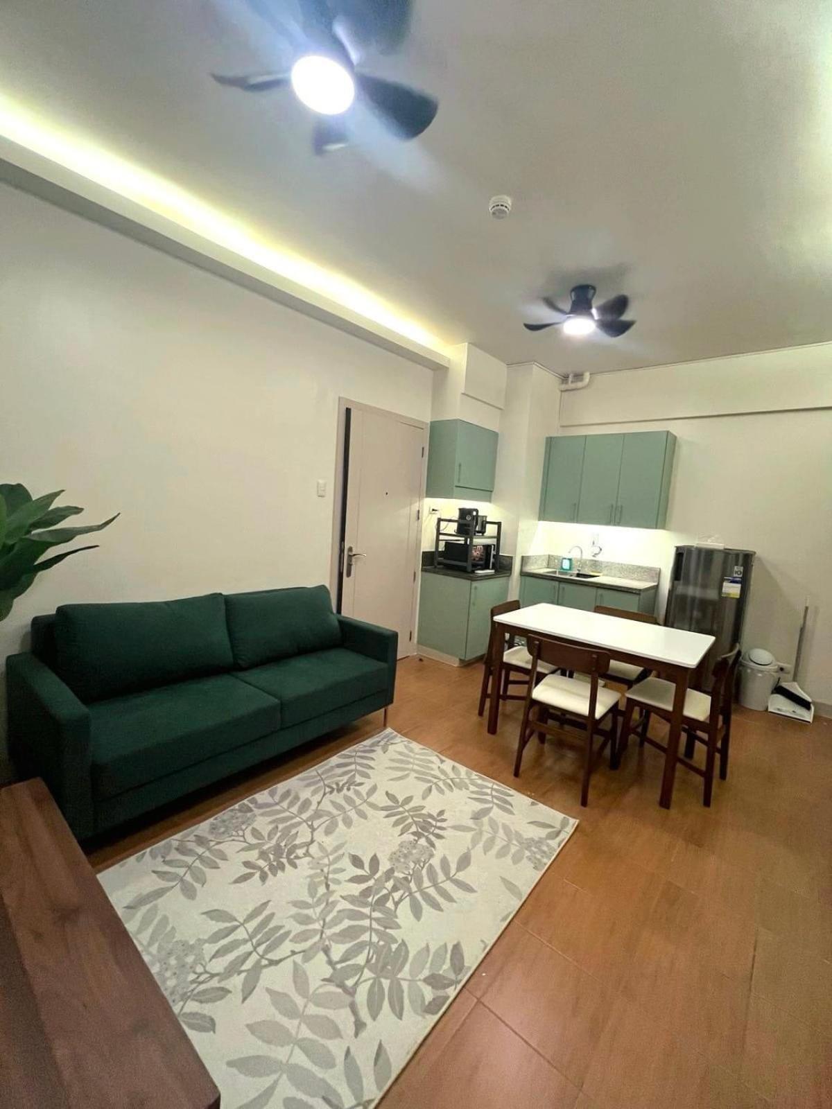 Pioneer Woodlands Acomodação com café da manhã Mandaluyong Exterior foto